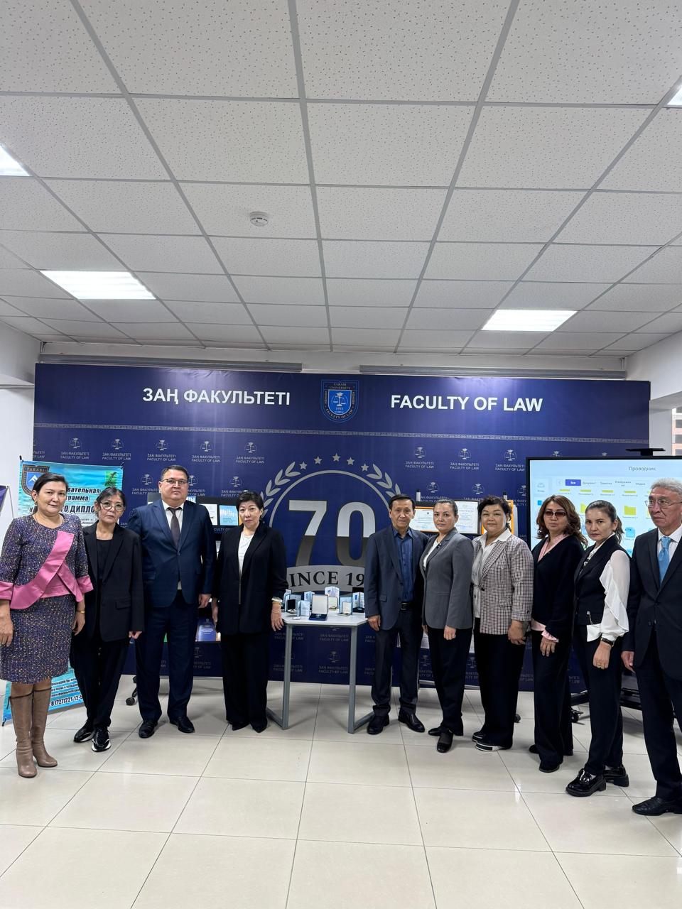 1 қазан - Қазақстан Республикасы Жоғары білім қызметкерлерінің күні